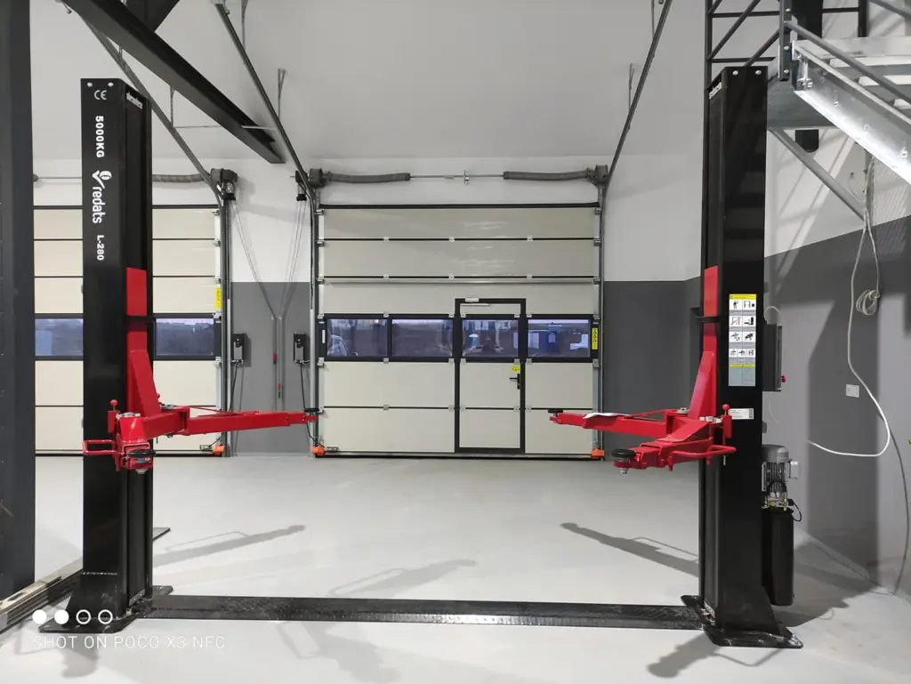 ELEVADORES DE COCHES y EQUIPAMIENTO TALLERES